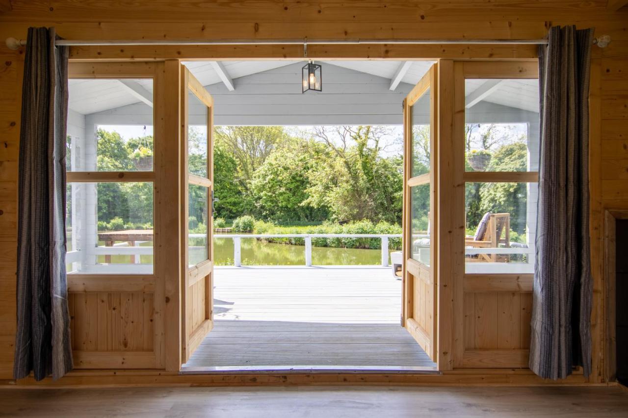 Choller Lake Lodges - Primrose Cabin With Private Hot Tub Arundel Exterior photo